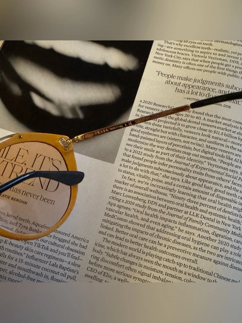 Prada black and yellow round frame